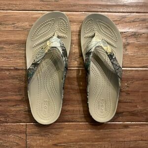 CROCS Iconic Comfort Camo Sandals Size 6